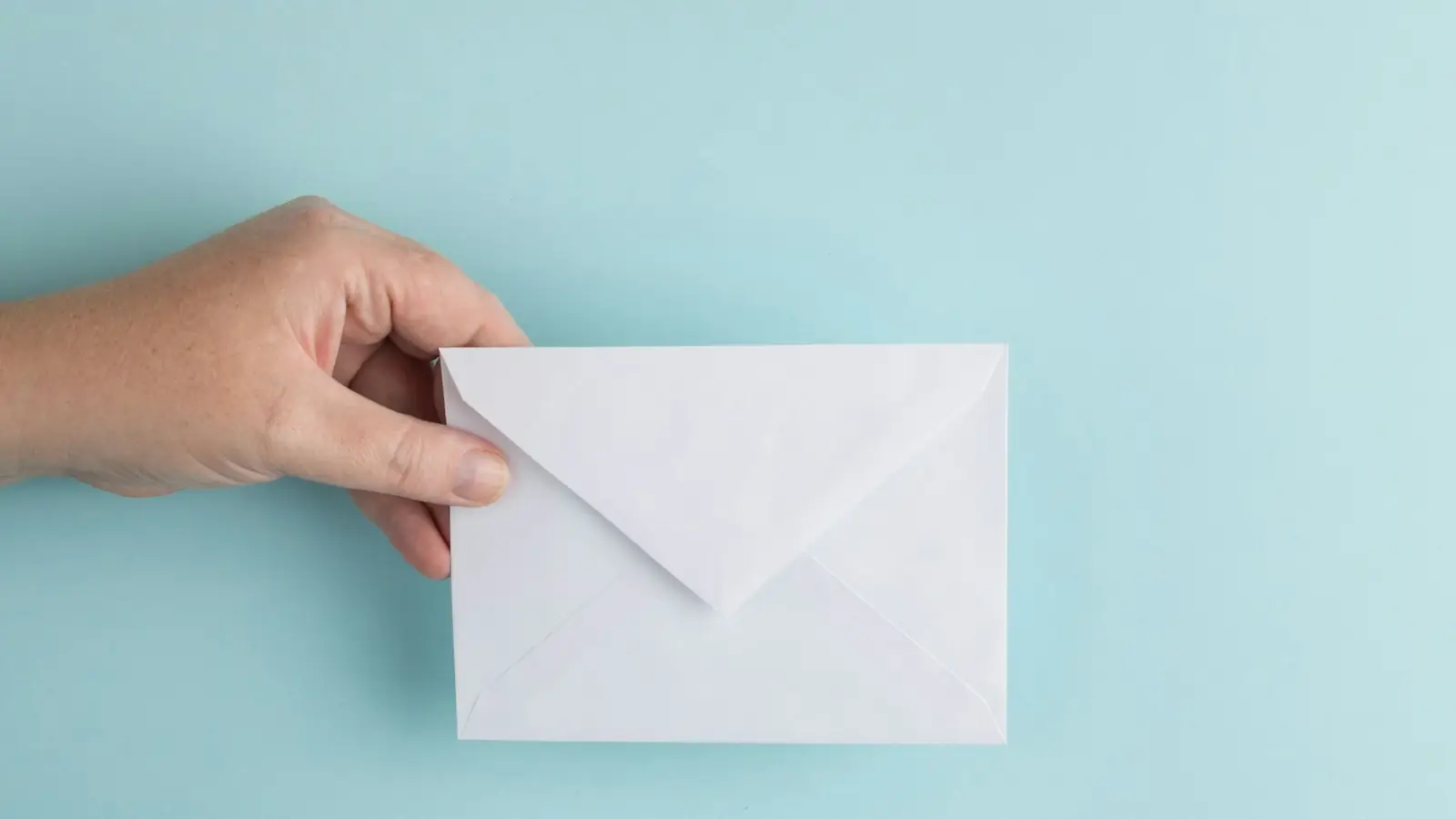 Illustration: Mystery Rewards: Promotional Gift Cards That Bring Customers Back